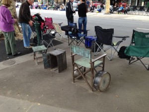 Bronze street sculpture in Bendigo .. Easter Parade site.. top seats !