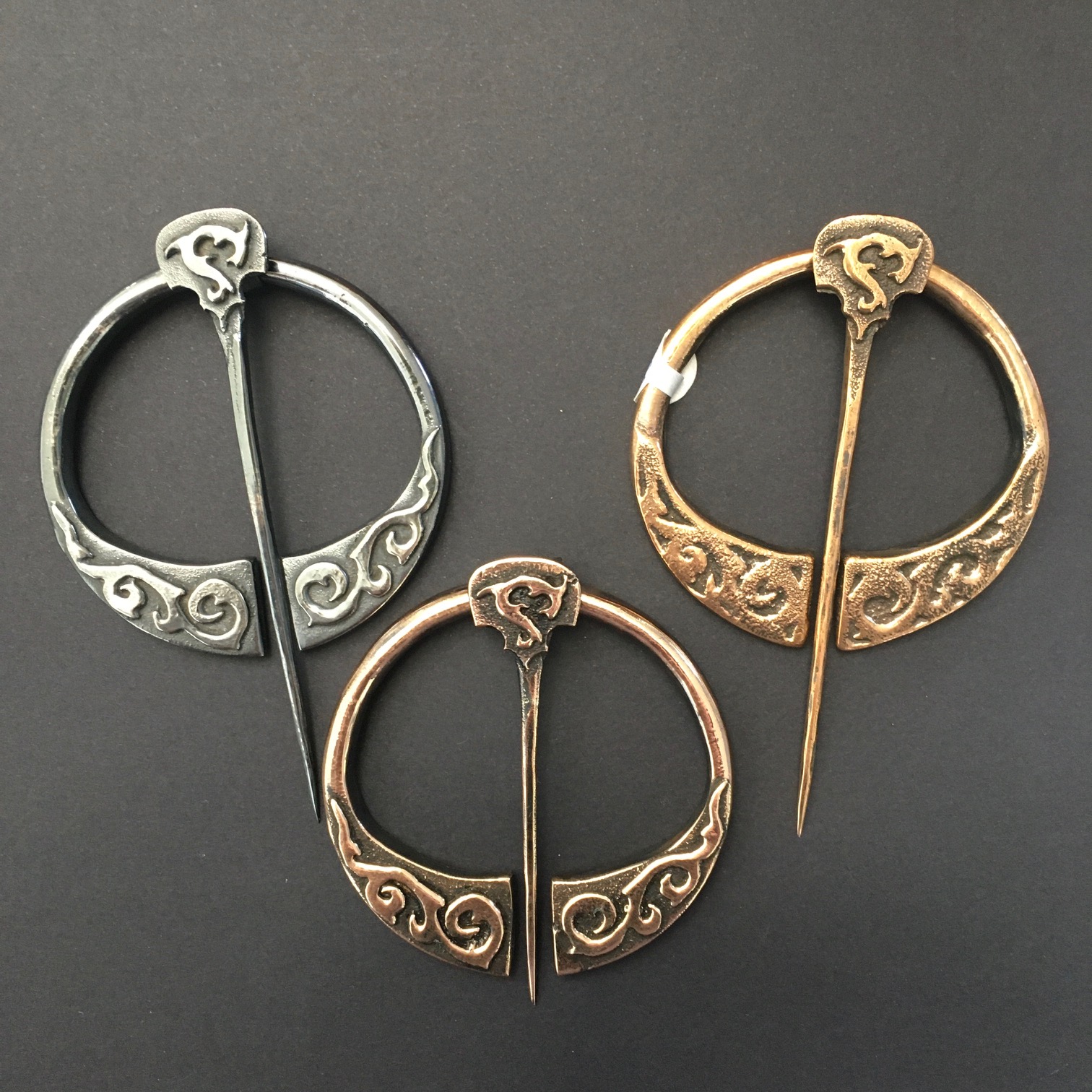 THE BRIARWOOD PENANNULAR BROOCH.. Sterling Silver or Bronze