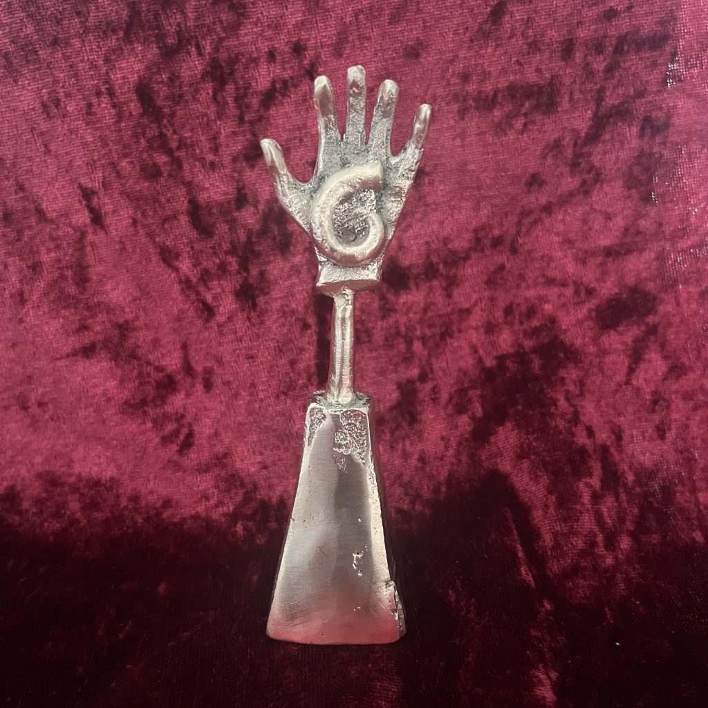 A HAND IN IT#1 bronze Small sculpture +- 120mm Sand cast